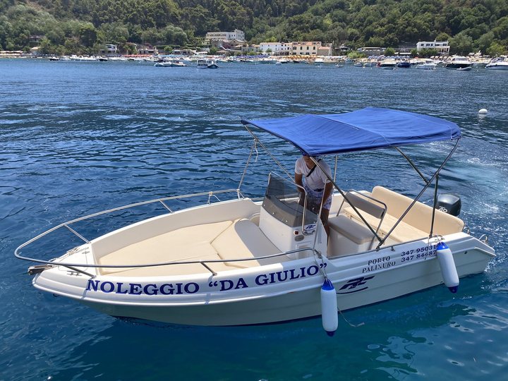 Motoscafo Open 5,30 metri a Palinuro