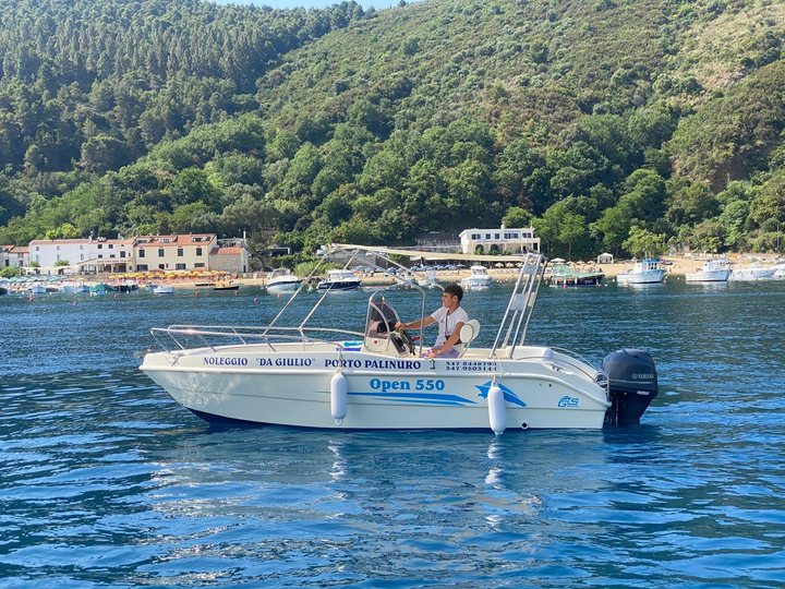 Motoscafo Open 550 a Palinuro